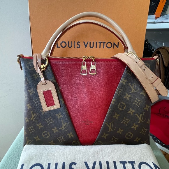 Authentic LV V Tote MM Rouge in Monogram With strap - Picture 12 of 15